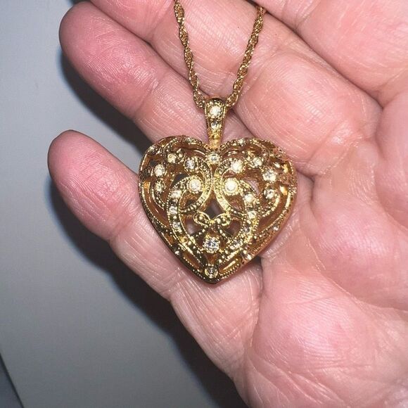 Vintage Gold Plated Filagree Heart Charm with Crystals - Picture 5 of 10